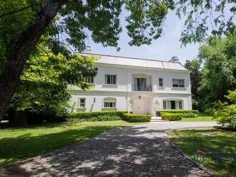 Casa en venta en Golf Club Argentino - Jardin parquizado - 5 dormitorios