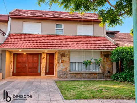 Chalet de 4 Ambientes con Parque, Quincho y Garage – Parque Luro | Retasado