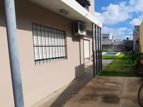 Casa 6 ambientes con 4 baños