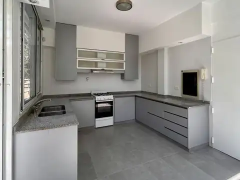 Casa en Alquiler con 1 cochera