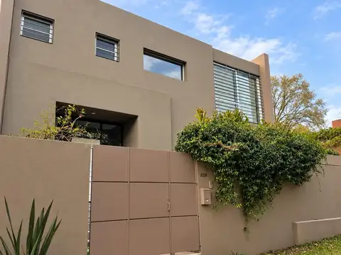 Casa en Alquiler en La Horqueta, USD 2.500