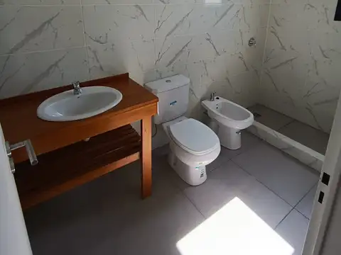 Casa 5 ambientes con 3 baños
