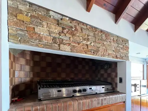 Casa 10 ambientes con 5 baños