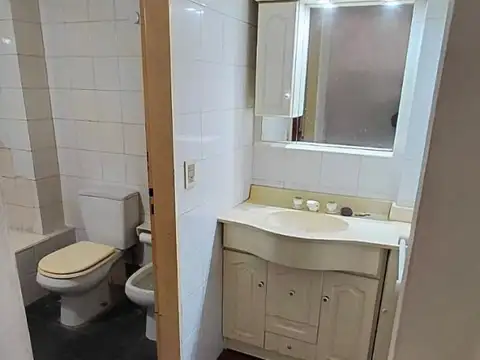 3 amb sobre Av, Maipu a mts Quinta de Olivos en duplex c/ balcon y cochera