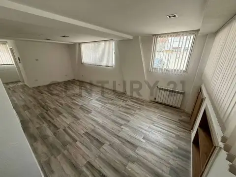 Oficina en Venta – La Perla | Planta Baja con Cochera