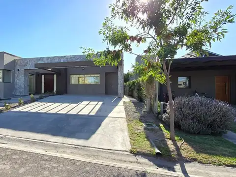 Casa en Barrio Estancia Bulnes