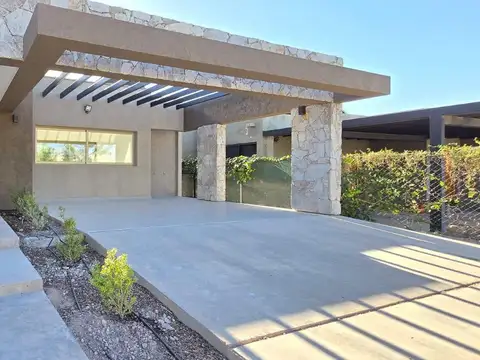 Casa en Alquiler de 3 dormitorios