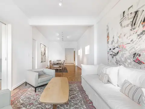 Excelente semipiso en Recoleta con vista a la Plaza