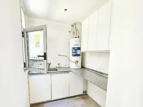 CASA DE 5 AMBIENTES EN VENTA EN BARRIO LOS TRONCOS BERAZATEGUI.