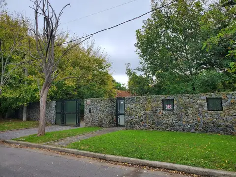 Casa - Venta - Argentina, Manuel B Gonnet - 506 bis entre 133 y 135 barrio don carlos