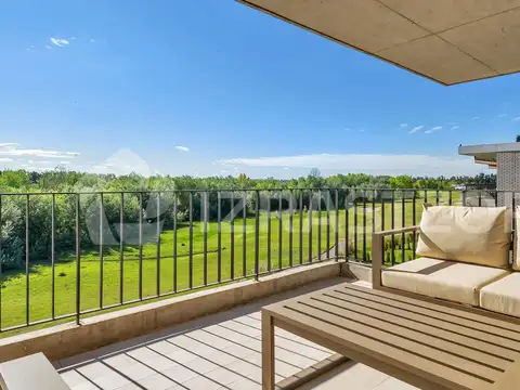 Departamento de categoría de 4 ambientes con vista al golf en Residence, Pilara