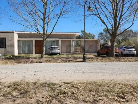 Acceso 16 de julio - Campos de Areco 100, Piso 0