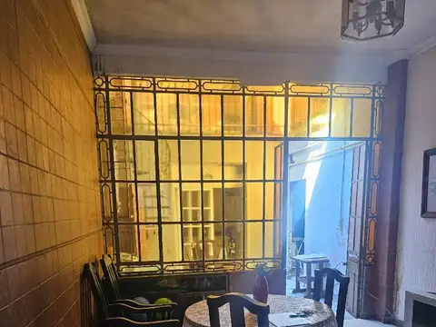 Casa de 4 ambientes con terraza y COCHERA!