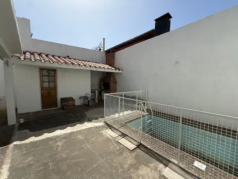 Venta - Casa 4amb con dep. de 2amb en lote propio - Saavedra