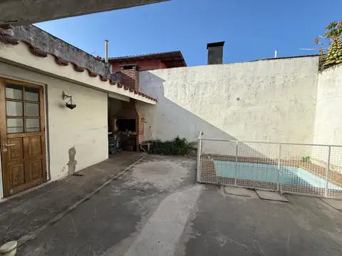 Venta - Casa 4amb con dep. de 2amb en lote propio - Saavedra