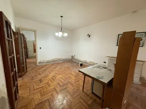 Venta - Casa 4amb con dep. de 2amb en lote propio - Saavedra