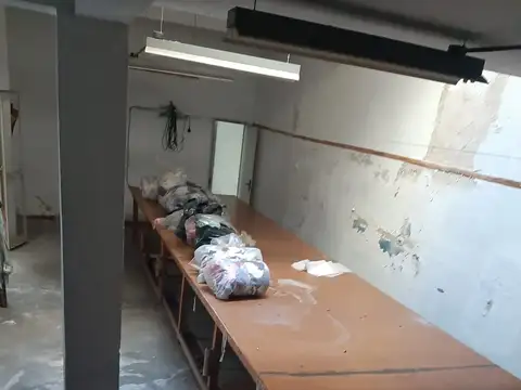 Casa con depósito en Parque Chacabuco