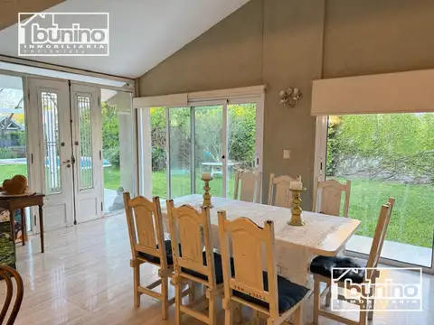 Casa 5 ambientes con 2 baños