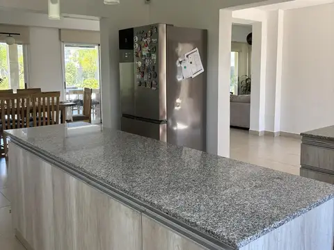 Casa 6 ambientes con 3 baños