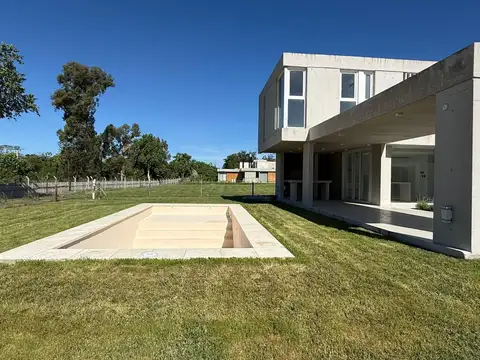 Casa en  venta de 3 dormitorios con pileta en Greenville