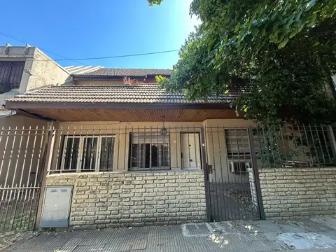 VENTA CASA 5 AMB JARDIN  HURLINGHAM PEERMUTA