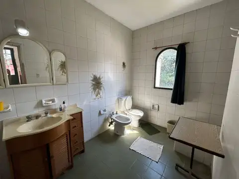 Casa 5 ambientes con 2 baños