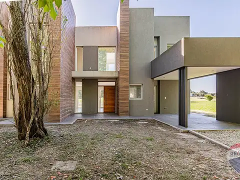 CASA EN VENTA EN HARAS DEL SUR 2, AL GOLF