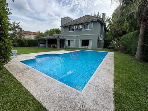 Casa en Venta con 2 cocheras
