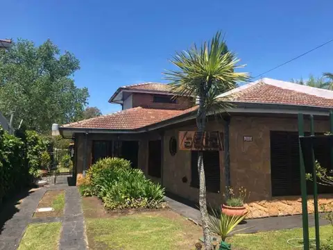 Chalet, doble cochera,parque,casa huespedes