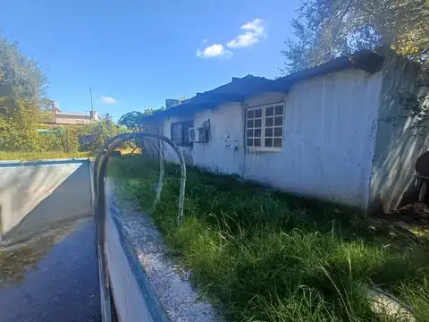VENTA CASA PRESIDENTE DERQUI CENTRO A REFACCIONAR