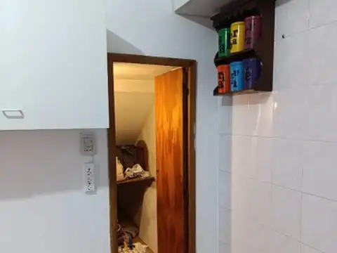 BUENOS AIRES 1500: DEPTARTAMENTO DE PASILLO CON PATIO