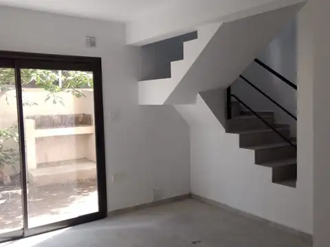 Depto Tipo Casa 6 ambientes con 2 baños