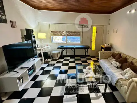 Casa 4 ambientes con 2 baños