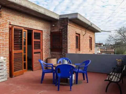 Casa en Venta en Burzaco, USD 141.000