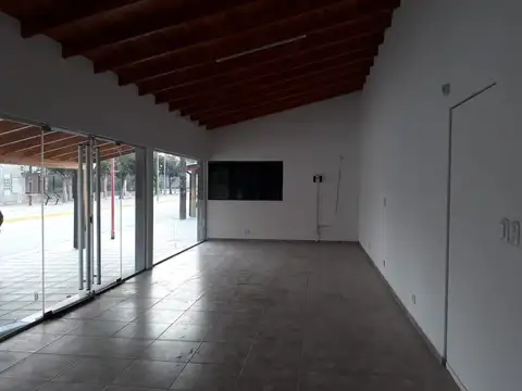Casa 6 ambientes con 2 baños