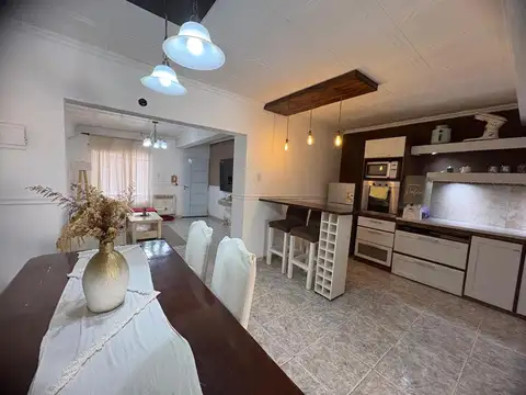 Casa en Venta con 2 cocheras