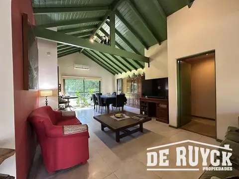 Casa en Venta con 4 cocheras