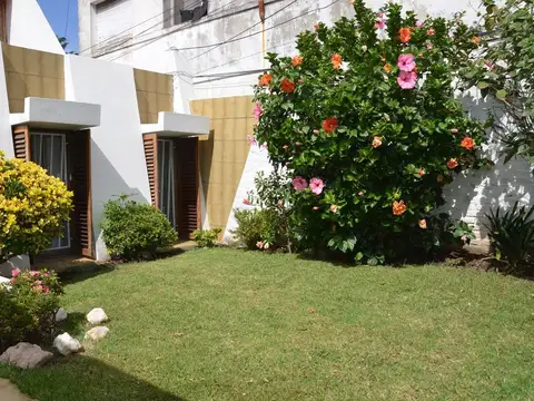 CASA 5 AMB. CON PATIO TERRAZA, COCHERA APT.CREDITO