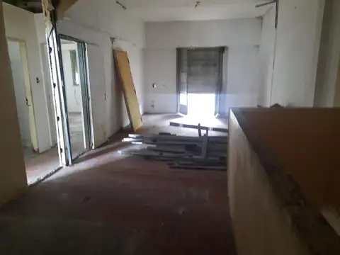 DEPOSITO C/ VIVIENDA DE 3 AMB A REFACCIONAR