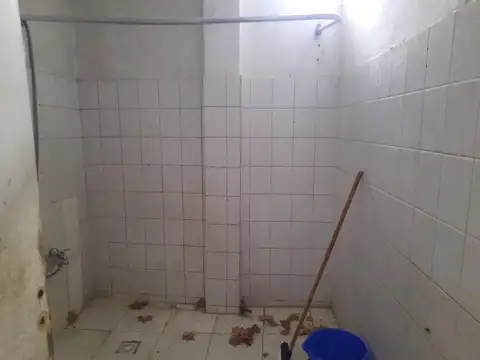 DEPOSITO C/ VIVIENDA DE 3 AMB A REFACCIONAR