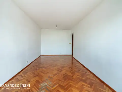 Departamento 3 ambientes con balcón en piso 20, vista abierta