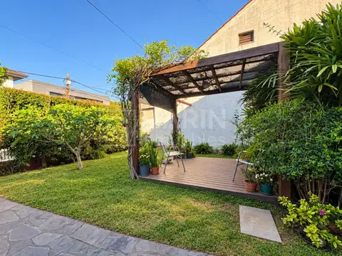Casa 5 ambientes con 2 baños