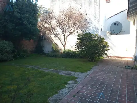 Castelli al 1855 casi esq. Arenales