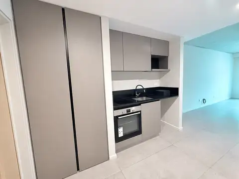 AMPLIO MONOAMBIENTE AL FRENTE CON BALCON (40 M2)