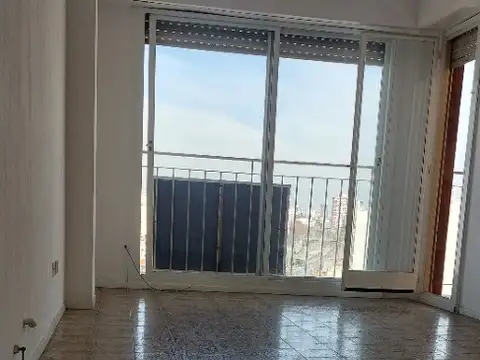 Buen depto 4 ambientes. Piso 8 al frente