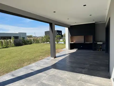 Casa en Venta en Countries y Barrios Cerrados en Presidente Derqui, USD 208.000