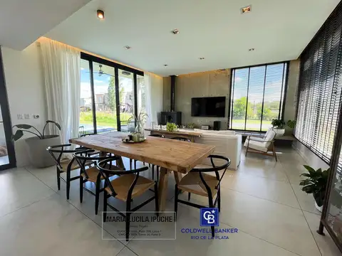 Casa en Venta con 5 cocheras