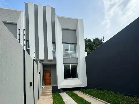 CF1178 - CASA A ESTRENAR VENTA - 3 DORMITORIOS - AV. TACUARÍ Y CORRIENTES