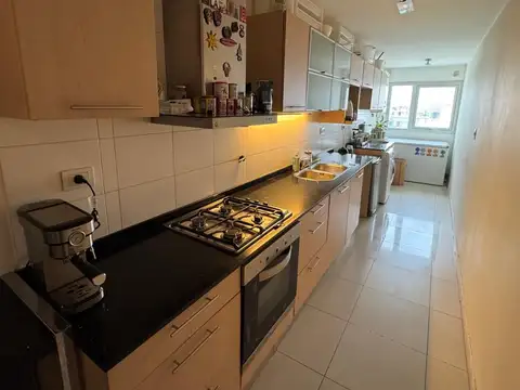 Departamento 6 ambientes con 2 baños