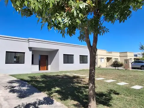 Venta Casa 4 dormitorios, pileta, a estrenar, interna. Cantón Norte, Escobar, Zona Norte, GBA
